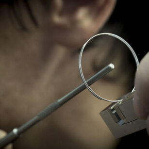 Corum, Services