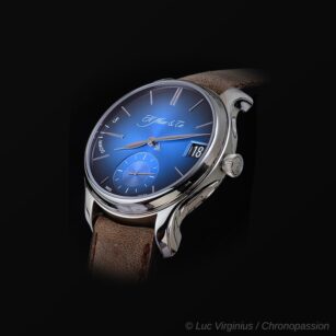 H. Moser & Cie. Endeavour Calendrier Perpetuel Funky Blue