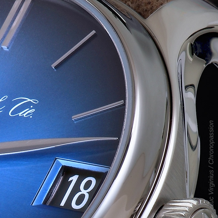 h moser funkyblue 05 568a790c81.jpg