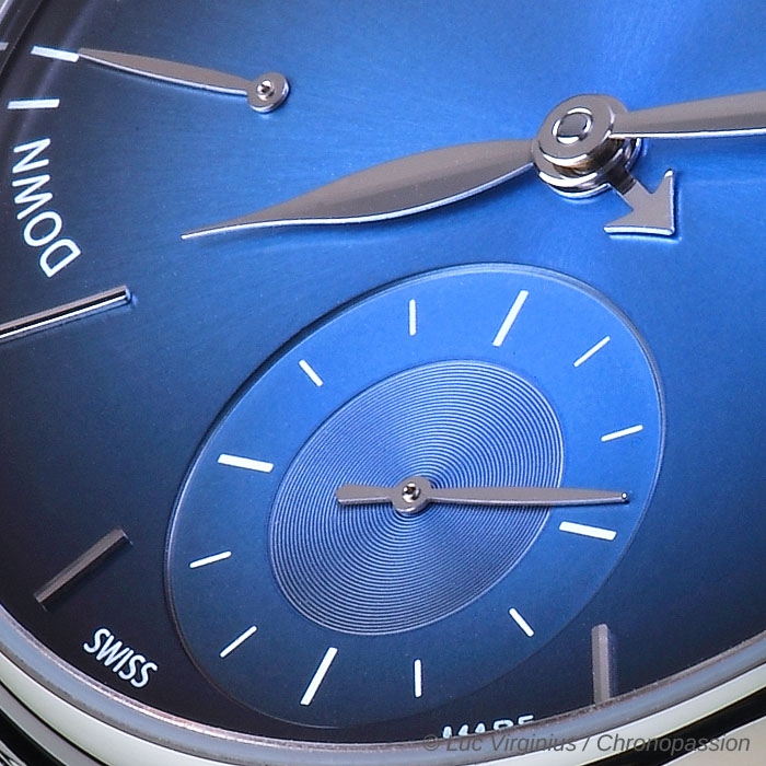 h moser funkyblue 07 86384b7852.jpg