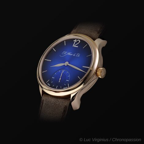 H Moser & CIE , deux PIECES unique bleues