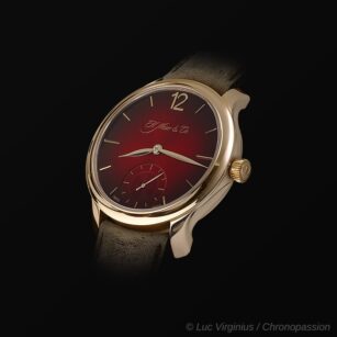H Moser & CIE, pièce unique rouge