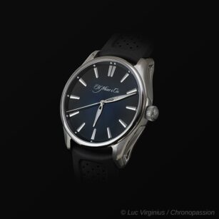 H.Moser & Cie, PIONEER SECONDE CENTRALE  AUTOMATIQUE  3200-1200