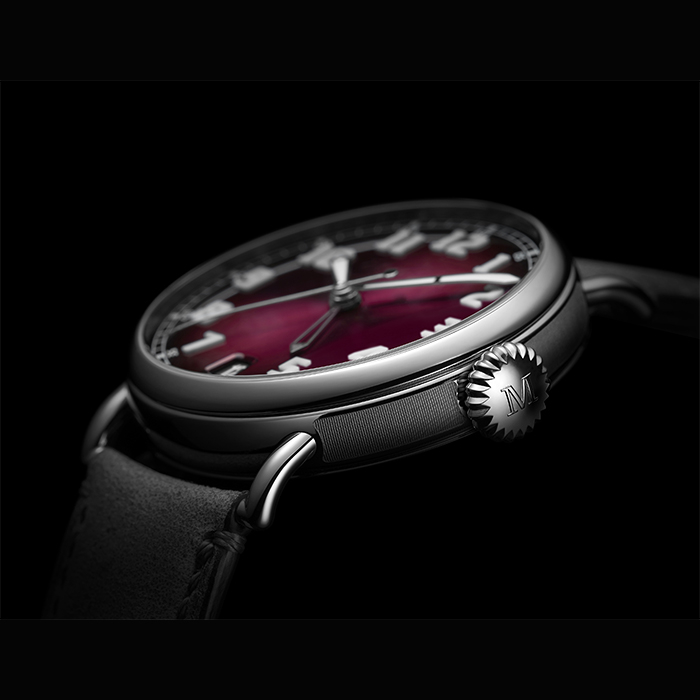 heritage dual time 8809 1200 detail black background 99b986f9ab.jpg
