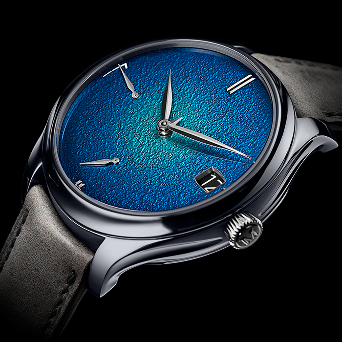 hmoser 1800 2000 endeavour perpetual calendar tantalum blue enamel detail b 4e311371a6.jpg