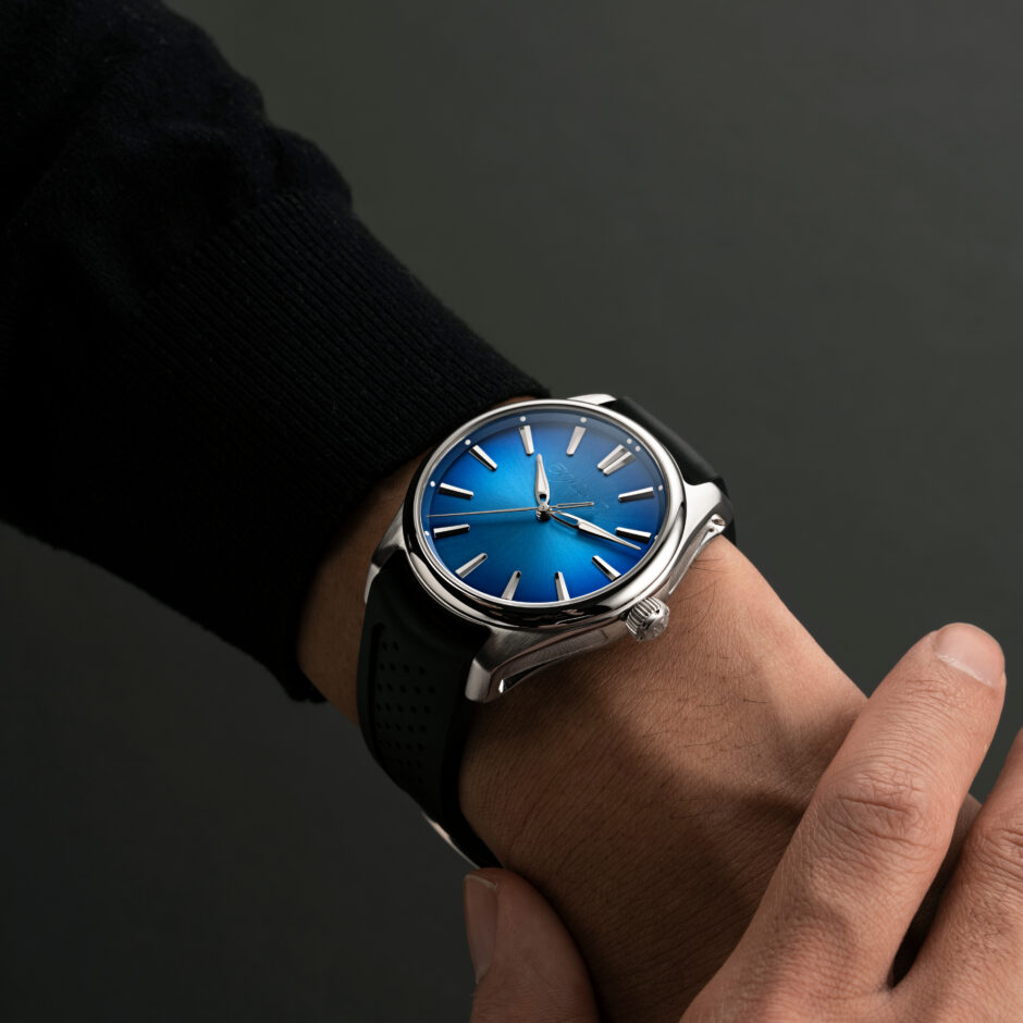 hmoser 3200 1217 pioneer centre seconds arctic blue 40mm wristshot
