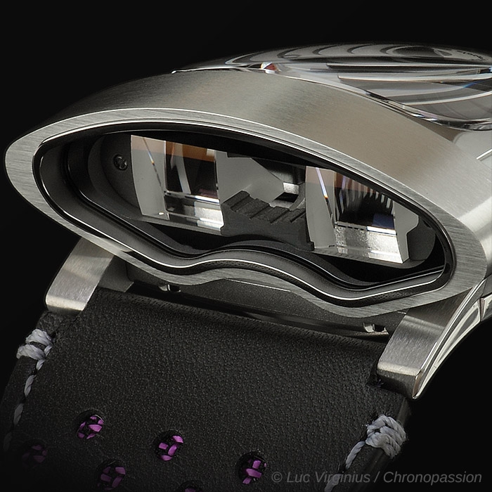 mb f hmx blackbadg 03 31aec1da2d.jpg