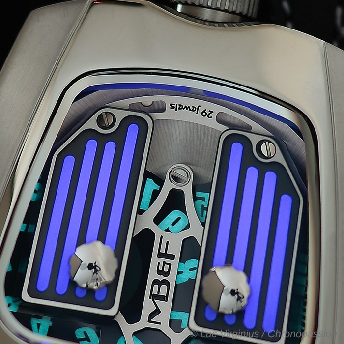 mb f hmx blackbadg 09 ac8f542b39.jpg