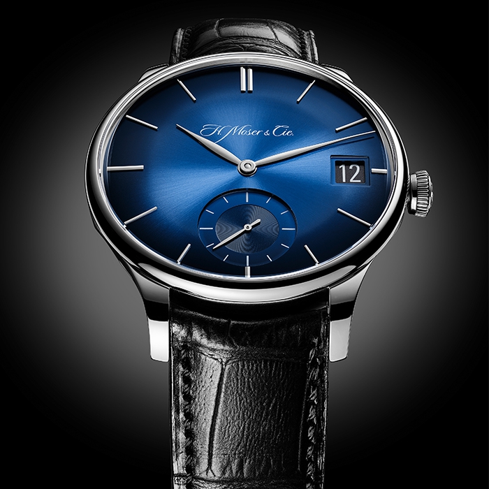 moser venturer big date 2100 0202 face inclin d02e654a1f.jpg