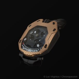 URWERK  UR-105 “Raging Gold”
