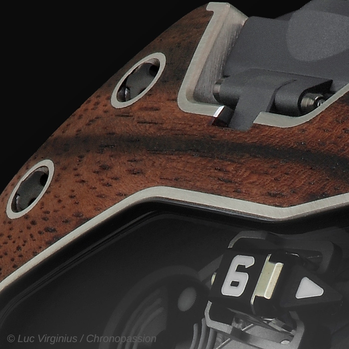 urwerk 110 eastw blackm 04 41a2321cd8.jpg