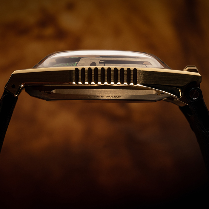 urwerk gold side e022ef4bb3.jpg