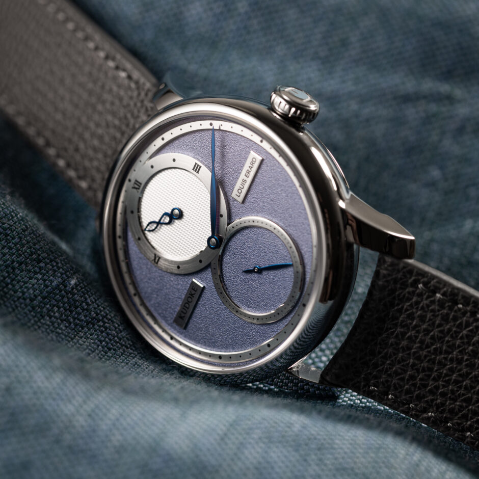 LE RÉGULATEUR LOUIS ERARD X KUDOKE LIGHT BLUE ÉDITION LIMITÉE À 100 EXEMPLAIRES REF. 85237AA45.BVA173