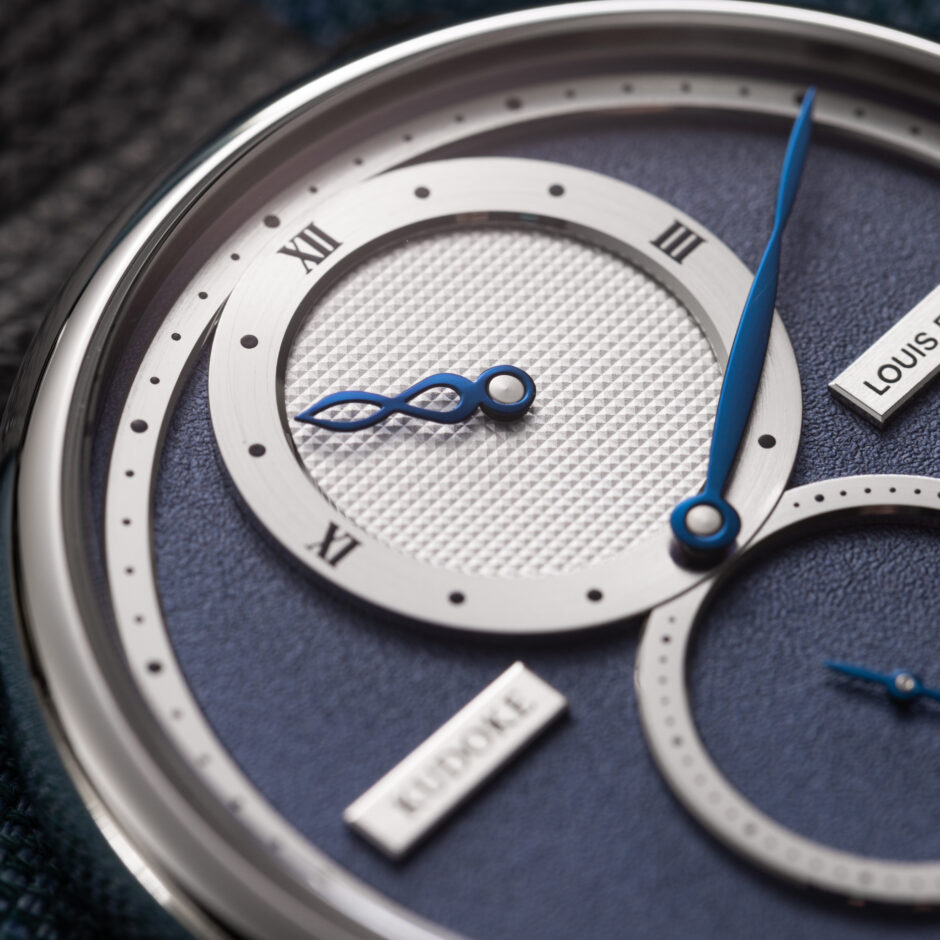 LE RÉGULATEUR LOUIS ERARD X KUDOKE LIGHT BLUE ÉDITION LIMITÉE À 100 EXEMPLAIRES REF. 85237AA45.BVA173