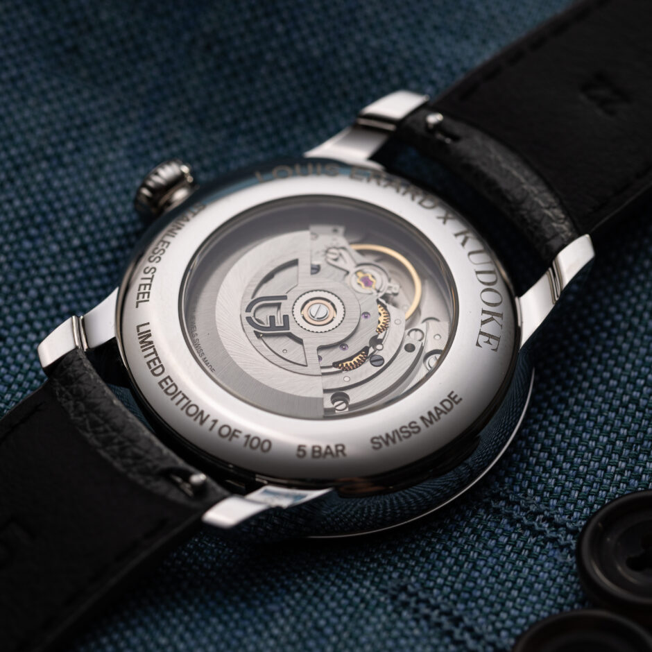 LE RÉGULATEUR LOUIS ERARD X KUDOKE LIGHT BLUE ÉDITION LIMITÉE À 100 EXEMPLAIRES REF. 85237AA45.BVA173