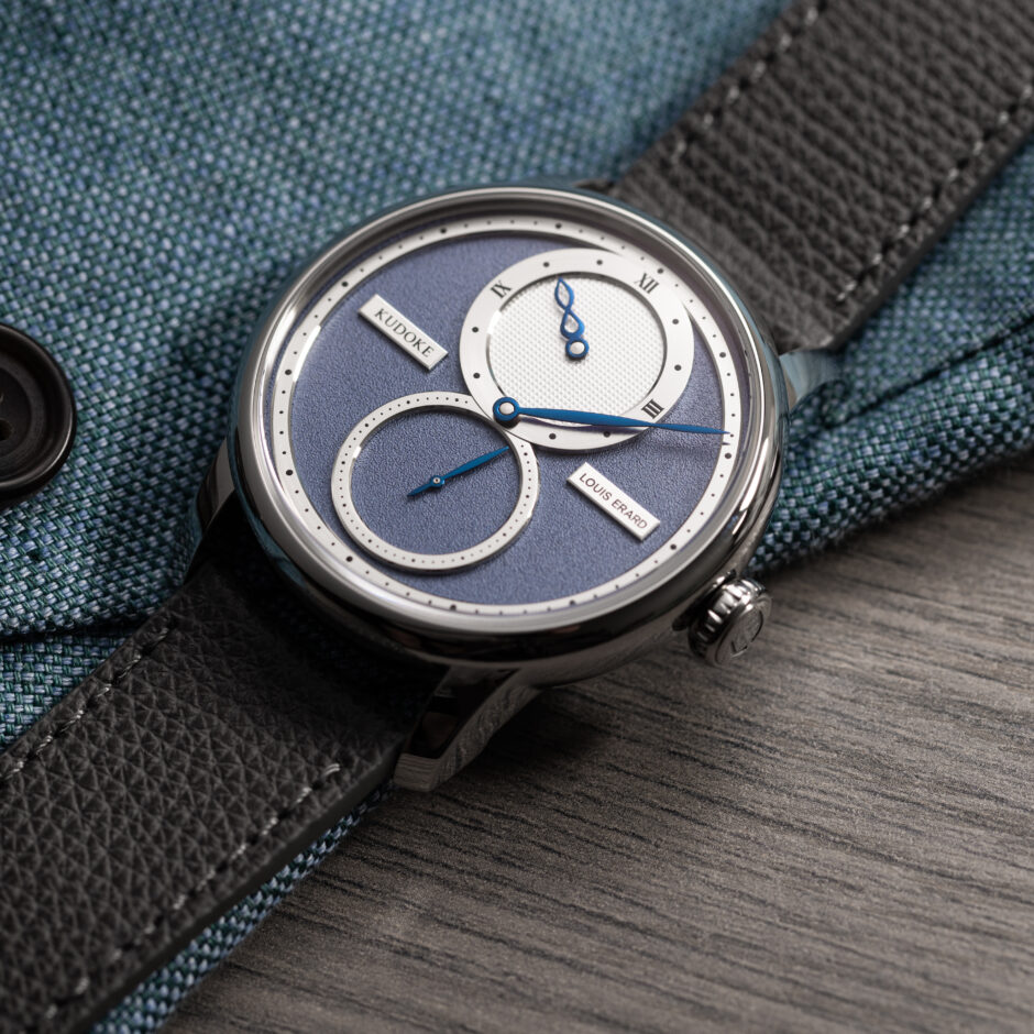 LE RÉGULATEUR LOUIS ERARD X KUDOKE LIGHT BLUE ÉDITION LIMITÉE À 100 EXEMPLAIRES REF. 85237AA45.BVA173