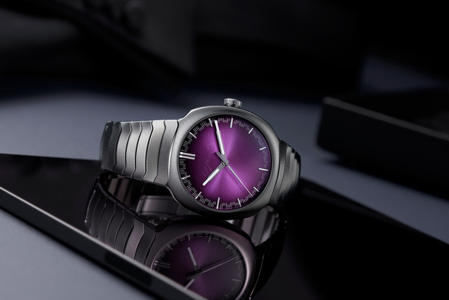 H. MOSER & CIE. STREAMLINER CENTRE SECONDS PURPLE HAZE