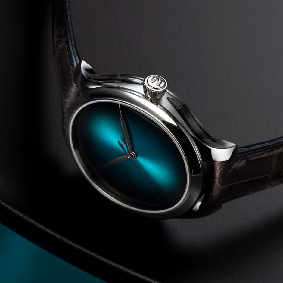H MOSER & Cie ENDEAVOUR CENTRE SECONDS BLUE LAGOON REF. 1200-1240