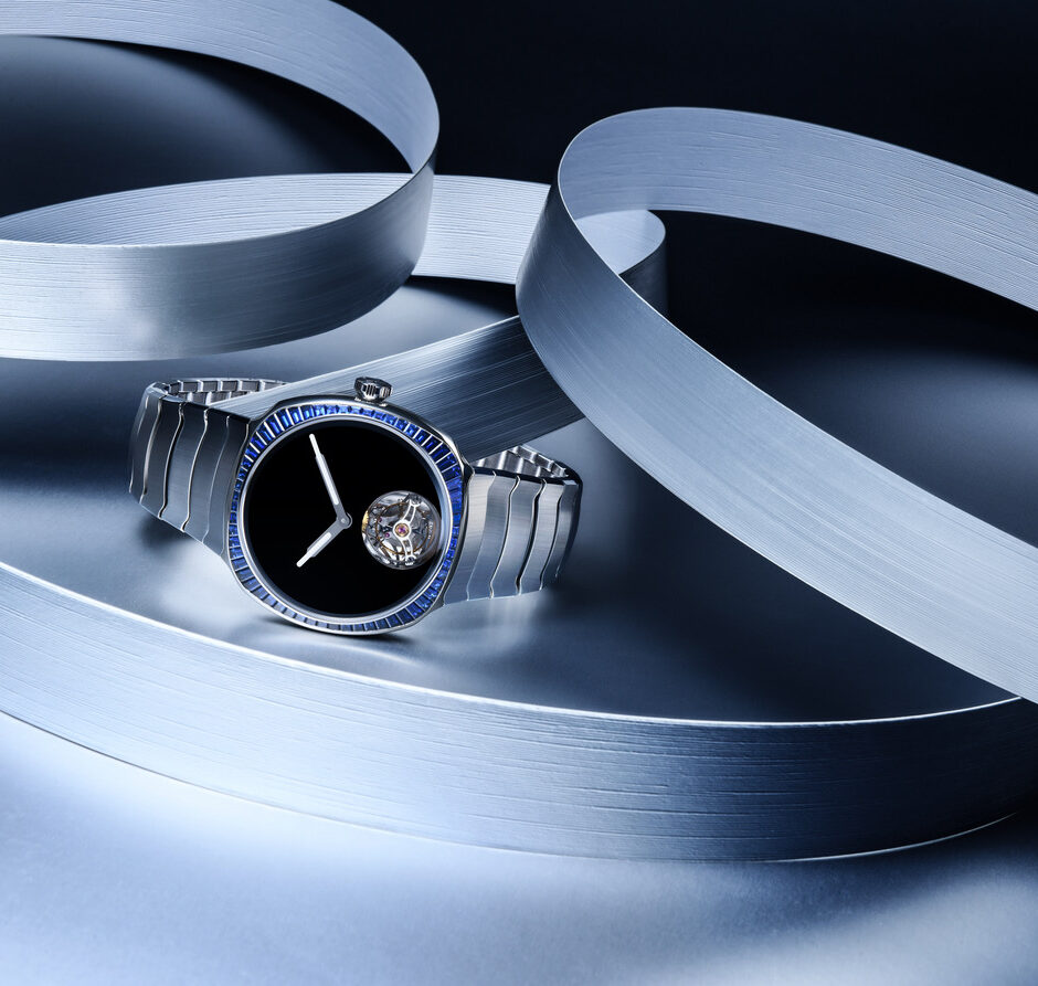 hmoser 6805 1201 streamliner tourbillon vantablack sapphire lifestyle side blue